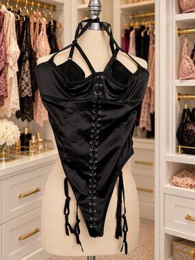 Fredericks of Hollywood Black Delta Gia Lingerie-NWT